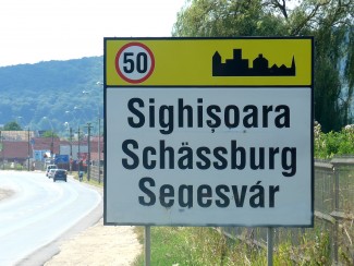 Ortsschild Schäßburg